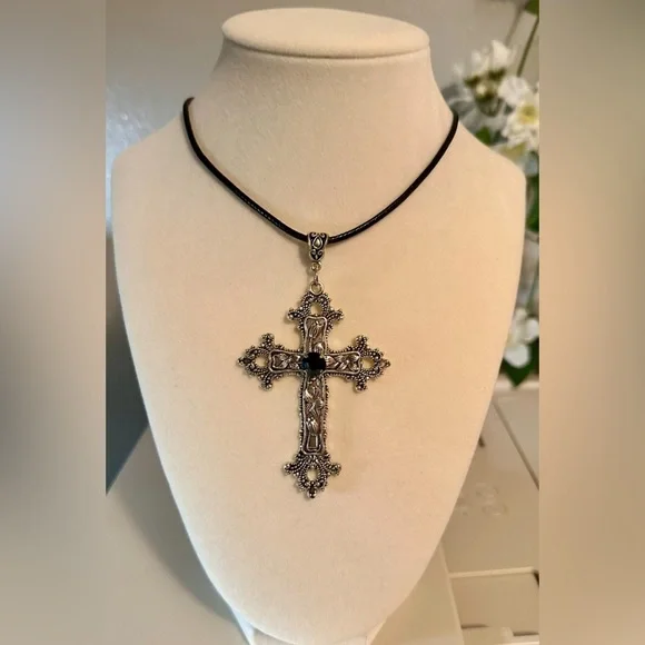 Gothic Black  Crystal Cross Charm Necklace Floral Design Big Punk Goth Retro New - Picture 6 of 9